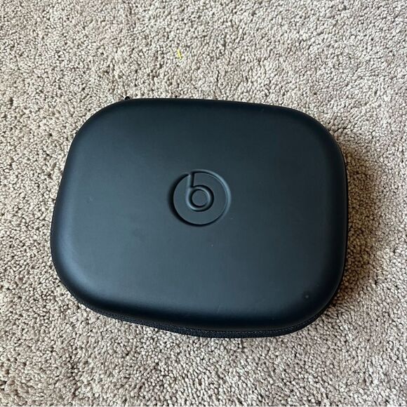 Beats by Dr. Dre Executive Wired Over Ear Noise Cancelling Headphone - Picture 9 of 10